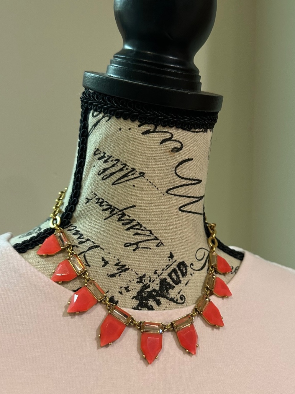 Stella & Dot Eye Candy Necklace Coral
